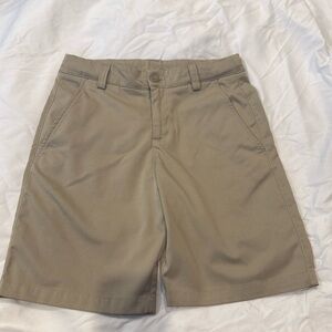 Boys Under Armour Dry Fit Khaki Golf Shorts size Medium